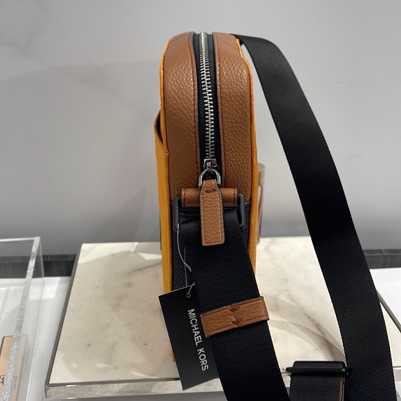 Michael Kors Kent Flight Bag Crossbody Honey Comb - Picture 16 of 16